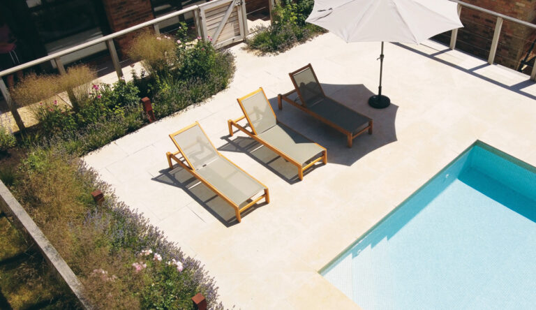 05.family Space With A Pool